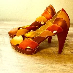 Autumn 🍂 brown Multi shaded peep toe BCBG pumps